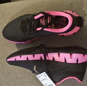 Reebok Black and Pink Athletic Shoes with Modern Design